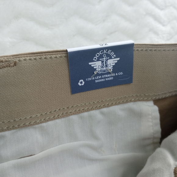 NWT men's Docker's Big and tall cargo shorts khaki size 52 flexible - Picture 10 of 11